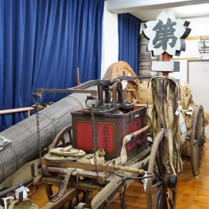 昭和の消防ポンプと纏